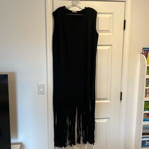 Adorable/comfy maxi with fringe at bottom. Fits large/XL